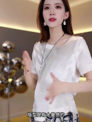 韩系时尚高级感圆领短袖T恤女夏季新款小众洋气减龄百搭显瘦上衣#韩系穿搭 #穿出高级感 #短袖t恤 #洋气减龄 #小众设计感