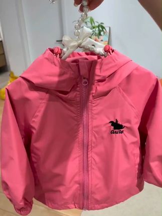 秋款冲锋衣小外套,这反季买衣服是真划算,妈妈们快冲!#女童外套秋季新款 #高品质童装 #女童冲锋衣 #户外穿搭 #超便宜超划算