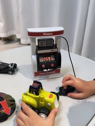 自从有了这个加油站玩具,儿子把家里闲置的小汽车拿出来玩了个遍,一玩就是大半天 真的超级省妈#远离手机 #汽车玩具 #加油站玩具 #儿童玩具