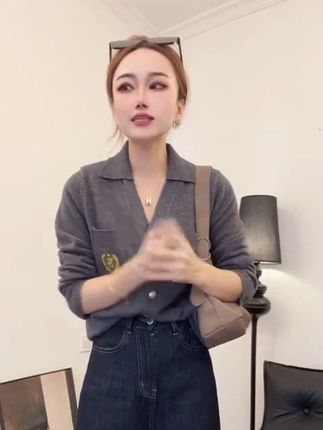 2025秋季新款圆领字母刺绣带丝巾韩版宽松休闲针织开衫高级外套女#品质女装 #通勤搭配 #显瘦 #轻奢女装 #2025秋季