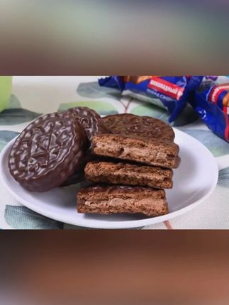 超好吃的#巧克力威化饼干  终于被我找到了!俄罗斯原产地进口的!满口浓浓的可可香和坚果醇香#俄罗斯威化