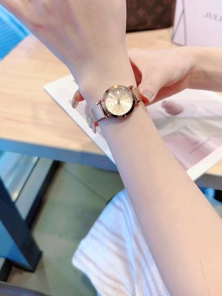 手表,不仅是装饰点缀,更是气质与气场的表达#女表石英表#聚利时正品手表#手表推荐#女表腕表