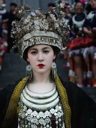 你知道站在巅峰的"网红",一月的收入有多少吗? #唐艺大舞台#女团#舞台无处不在#唐艺#音乐现场