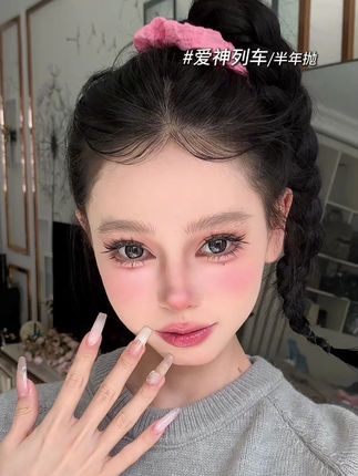 深瞳喜欢微混血妆容的姐妹,这款#海俪恩爱神列车 真的不能错过!#原相机 #氛围感 #学生党好物推荐