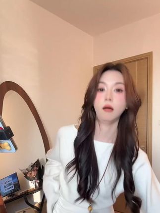 不规则一字肩毛衣女款2025新款慵懒风收腰露肩针织衫上衣I2 #高级感穿搭#谁穿谁好看#气质穿搭#ootd穿搭#无限回购的宝藏单品