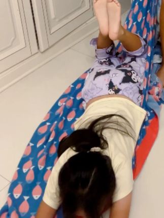 大晚上的让孩子做家务 #亲子 #家庭日常