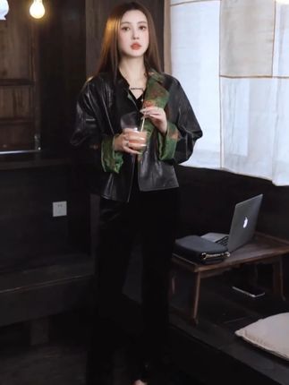 #新中式穿搭 #又美又飒  #初秋一周不重样穿搭 @抖音创作小助手 @抖音创作灵感