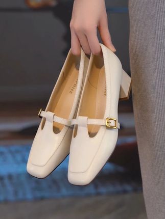 你不能延长生命的长度,但你可以扩展它的宽度。 #达芙妮 #单鞋女 #粗跟单鞋 #中跟单鞋 #女鞋