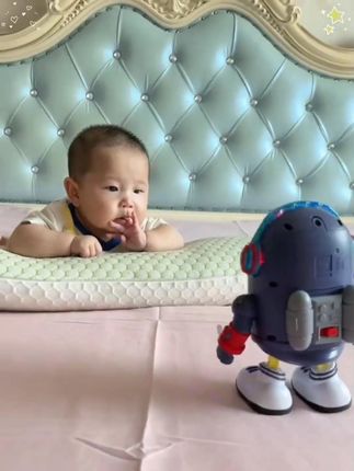 会跳舞的太空鸭搞怪电动机器人儿童玩具趣味炫彩灯光音乐盒 #太空鸭 #会跳舞的太空鸭 #带娃好物 #宝宝玩具