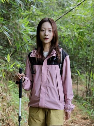 限定机能风 | 通勤防风夹克 #ootd穿搭#穿出高级感#冲锋衣#多巴胺女孩穿搭#安德玛