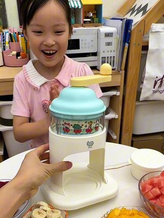 在家也能实现#绵绵冰 自由!孩子自己就可以操作,干净又卫生,既能享受制作的乐趣,又能吃的开心。#冰沙 #凯蒂卡乐