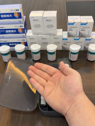 这个价格,这次雅斯给你250片纸,250针+250棉,还有一个血糖仪,一支低痛感采血笔和收纳盒,才这个价,怎么用都不心疼,脱氢酶纸测糖稳定,吸血量不足1微升,扎手低痛。#雅斯血糖仪 #试纸 #血糖 #测血糖 #糖尿病