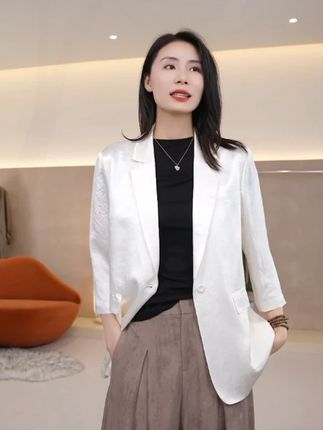 早秋必穿!轻奢百搭显瘦洋气减龄薄款西装外套! #穿出高级感 #显瘦穿搭 #优雅知性 #轻奢女装 #西装 早秋必穿!轻奢百搭显瘦洋气减龄薄款西装外套!