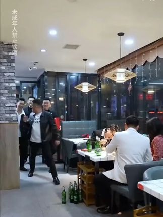 不打架不斗殴,你敬我一尺我敬你一丈! #四海之内皆兄弟 #人情世故 #情感共鸣