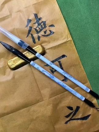 《青花》2支 出锋4 口径1.1狼羊兼毫 欧田柳赵专用毛笔 想用好毛笔的书友看过来! 不是所有的毛笔 都能达到我手中的这种效果, 接下来,您看好了, 我用它来写字, 笔画立体有力, 丝滑流畅, 其次笔尖飓风效果很强, 写完楷书中较难写的勾画, 笔尖依然聚拢如初, 不会分叉, 这才是一支好毛笔该具备的品质。 我用的这款青花琅琊兼毫毛笔, 出锋4.0厘米, 口径1.1厘米, 用好毛笔, 才能写好字, 点击左下角链接下单, 这个价格今天直接给您发两只, 超级划算! #兼毫毛笔 #毛笔 #书法 #欧楷 #书法爱好者