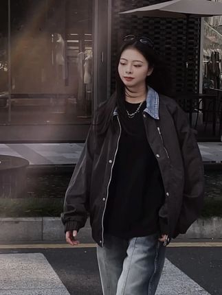 求求了 女生都试试这样穿!#秋款外套 #夹克外套 #男女同款
