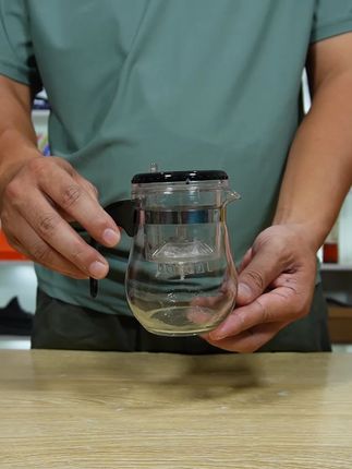 飘逸杯鼓形茶壶具家用耐高温加厚玻璃沏冲泡茶叶花内胆过滤分离水 飘逸杯飘逸壶鼓形茶壶茶具家用公司办公接待均可使用,耐高温加厚高硼硅玻璃材质,内胆不绣钢过滤网一键按压轻松分离茶叶茶汤,沏茶冲泡茶泡花茶用飘逸壶