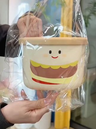 这个桌面垃圾桶真是小巧可爱,大开口设计扔垃圾太方便啦!放客厅,卧室,洗漱台都很合适#桌面垃圾桶#垃圾.