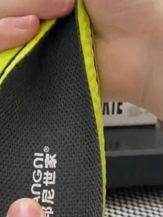 【四季通用!久站也轻松】邦尼世家鞋垫,穿鞋必备神器!高弹材质自带减震效果,走路、久站能缓冲脚部压力,告别脚酸脚累;凉感面料透气不闷脚,还能快速吸汗防异味,夏天不闷脚、冬天不冻脚,四季用都舒服。适配运动鞋、皮鞋等各种鞋子,可自由剪裁调整大小。解决穿鞋磨脚、久站不适、脚汗异味问题,让每一步都轻盈!#邦尼世家四季鞋垫  #高弹减震久站鞋垫  #凉感透气吸汗鞋垫  #舒适防磨脚鞋垫  #男女通用鞋用鞋垫