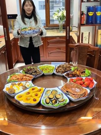国庆中秋节热门菜品 国庆中秋马上就到了,团圆饭的餐桌上不要总是大鱼大肉,做上一道#花开富贵 软糯香甜,好看又好吃,老人小孩都喜欢,关键做法太#桂花酱##山药 #中秋节##团圆饭