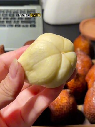 R吃过一次就念念不忘的蛇皮果,超级好吃!#蛇皮果 #网红水果 #谁懂这一口的好吃程度