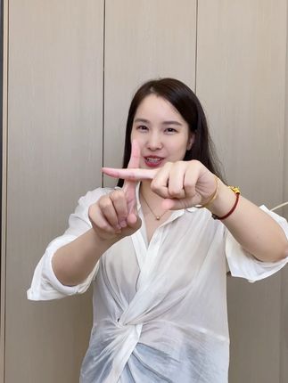 你见过有这么多拼读训练的拼音书吗?这本书1:1同步一年级教材的拼音拼读,63个拼音字母、四声调、拼音拼读都有,孩子自己就能在家学#拼音#一年级