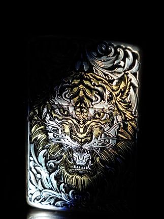 虎嗅蔷薇,硬汉手里王牌~! #ZIPPO #打火机 #霸气 #硬汉 #礼物