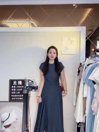 灰色牛仔连衣裙女夏季2025新款收腰显瘦长裙 #连衣裙 #品质女装 #优雅知性 #高级穿搭 #裙子👗