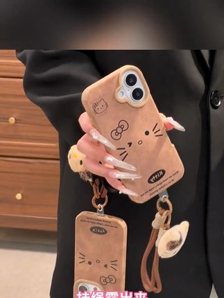 出街吸睛王!磨毛棕配 KT 简笔,挂绳公仔灵动,路人追着要 #好物推荐🔥 #手机壳 #爆款手机壳 #kitty猫 #学生党好物推荐