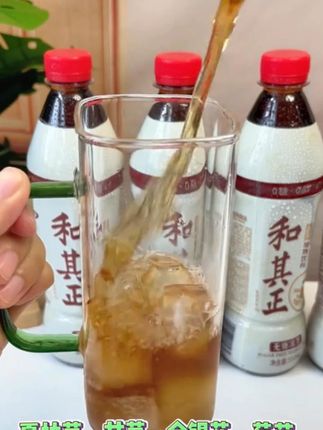 没有蔗糖的和其正凉茶,天气热的时候,来上一杯,清凉又解腻。#和其正 #无蔗糖 #凉茶 #夏日饮品