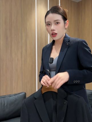 没外套穿不用慌,来试试这件西服更省心#西服 #秋季搭配 #免熨烫免打理 #省心省力