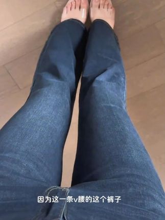 性价比很高的一条v腰丰胯喇叭裤~巨遮肉巨显腰细腿长#ootd穿搭 #腰臀比 #牛仔裤 #辣妹穿搭 #显瘦穿搭