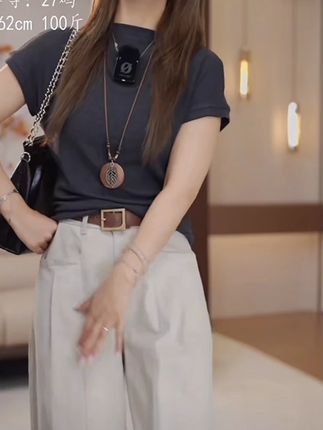 #显高显瘦显腿长 #显瘦穿搭 #秋季主打简单干净氛围感 #穿出高级感 #牛仔裤