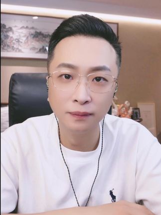 星辰为尺,丈量不懈的追求; 沧海作证,见证每一次跨越。 我们以创新为剑,破开未知的迷雾; 以信念为盾,坚守价值的底色。 前路或许有风浪,但方向始终明朗——心向巅峰,何惧路远。 #宣传文案 #正能量 #宣传配音 #好声音
