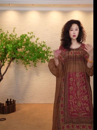 这个世上, 最美好的东西大概就是拥有热爱吧。 #苎麻连衣裙 #定位印花长裙 #新款分享 #疯子张棉麻女装原创店铺 #己知余香