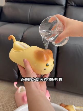 哇塞!我女儿心心念念的小猫咪拖鞋终于是收到了!还是大品牌#babvcrayon 家的,关键现在品牌换季冲销量,价格超给力~妈妈们快安排#儿童棉拖鞋 #品牌童鞋  #秋冬上新 #儿童好物