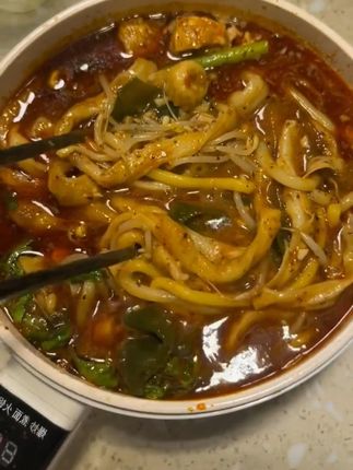 #大碗麻辣烫 #麻辣烫 #大碗麻辣烫速食 #大碗麻辣烫夜宵 #大碗麻辣烫美食