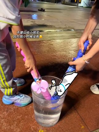 大朋友小朋友都爱不释手的烟花水枪#水枪 #是时候安排一下了 #水枪大战 #玩水的季节 #种草 D