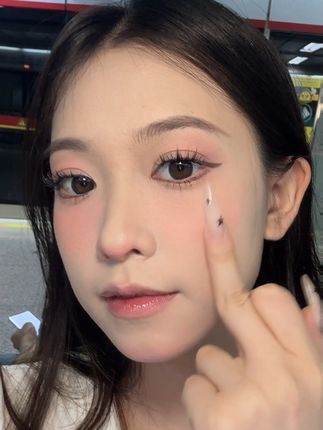 天啊!!唯资这次的新品美的我心都要化了~也太好看了吧 #唯资#腮红#种草#唯资修容盘#仙女必备25