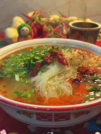 九台热面,骨汤清面条软懦,加上辣椒和白醋口味棒#地方特色美食 #九台热面