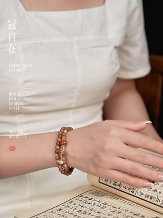 老山檀为梁,红柿为灯,镌刻着光阴密语#老山檀手串 #高品质 #文玩 #珠宝首饰