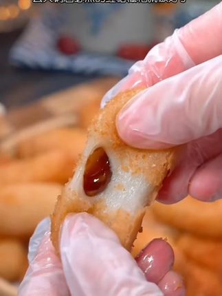 天海藏爆浆红糖糍粑,外面酥酥脆脆,里面软糯流心,一口爆浆的比外面卖的好吃太多了,关键价格是真实惠#红糖糍粑 #天海藏 #爆浆红糖糍粑 #好吃到停不下来 #超便宜超划算