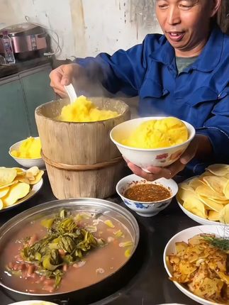早餐别总是包子馒头了,多吃粗粮少吃肉,香糯玉米碴粥,软糯香甜,好吃又营养#五谷粗粮