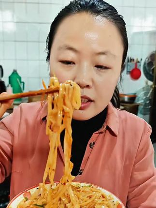 我妈说味儿特别香!正宗汉中米皮儿,比在店里吃划算多了 #汉中米皮 #汉中米皮开袋即食 #强烈推荐 #太好吃了