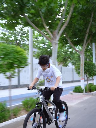 坚固耐用的车架,陪伴你走过每一段旅程。 #让骑行成为一种生活 #风和自由 #公路自行车 #安全骑行 #我的骑行日常