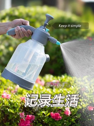 侧开口气压式浇花喷壶,浇水、洒水、清洁消毒都能用,方便省力。#日用百货 #喷壶式喷水 #浇水神器 #好物推荐🔥 #便捷