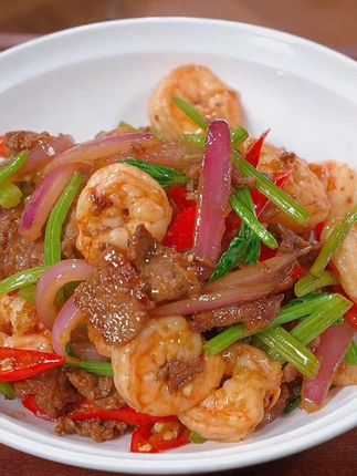 虾仁炒牛肉 当Q弹的虾仁遇上嫩滑的牛肉,会激发怎样的味蕾,快来试试吧,让你有不一样的体验#美食自制 #在家自己做 #黑椒牛肉 #美食教程 #美食分享