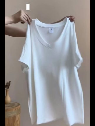 好喜欢这种百搭慵懒又随意的T恤啊!遮肉又显瘦!干干净净的穿搭真的怎么穿都不会腻!!#ootd穿搭 #遮肉显瘦 #慵懒风 #短袖t恤