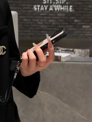 四角挂绳皮纹繁花D贴件适用华为红米苹果vivo小米oppo手绳壳 好物推荐 #硅胶手绳壳 #卡通手绳壳 #防摔手绳壳 #便携手绳壳 #软质手绳壳