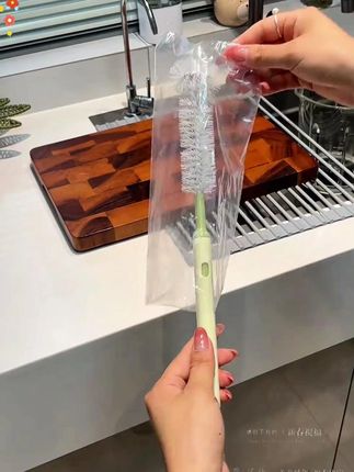 这个长柄杯刷真的帮了我大忙,家里大大小小杯子带刀头的破壁机都可以刷,刷的干净又不会伤到手,真挺好用#厨房好物 #长柄杯刷 #破壁机清洗 #杯刷长柄清洁刷 #杯刷